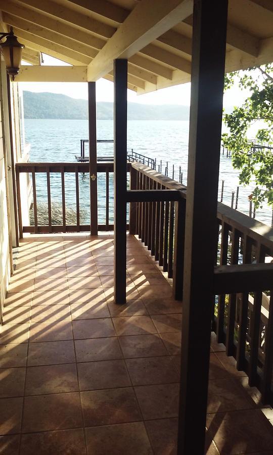 Overlooking Clearlake From The Living Room Exterior photo