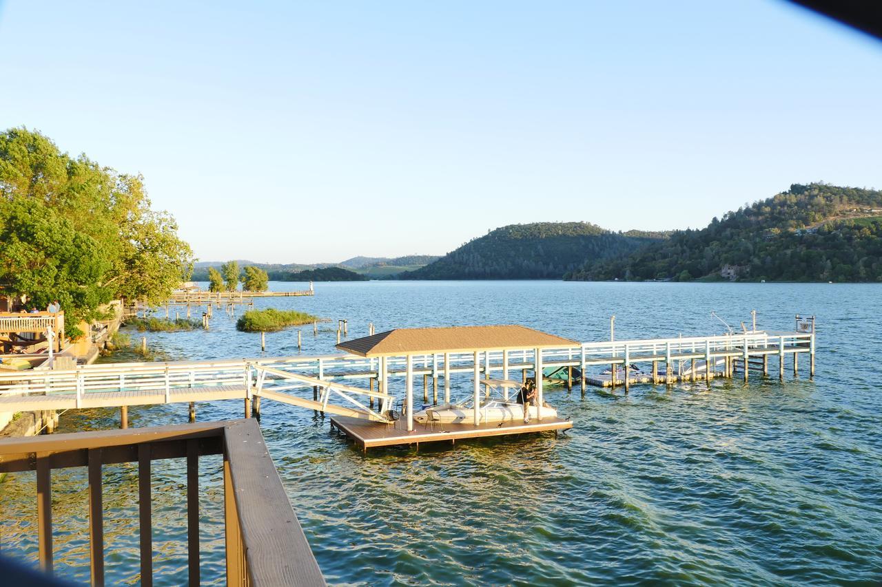 Overlooking Clearlake From The Living Room Exterior photo