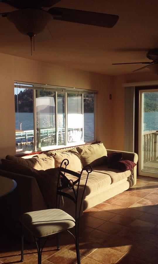 Overlooking Clearlake From The Living Room Exterior photo